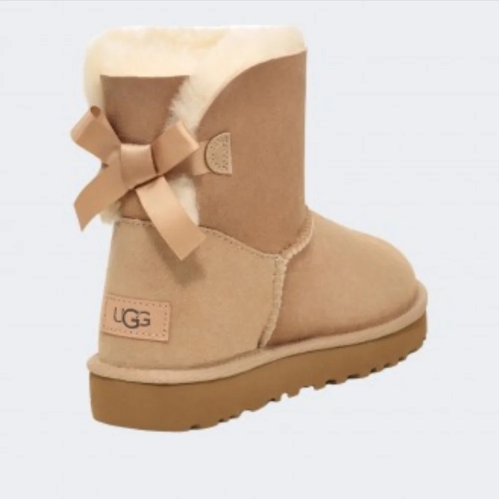 UGG Bailey Mini Bow II Chestnut Winter Boots Women's Size 7 Brand New In Box